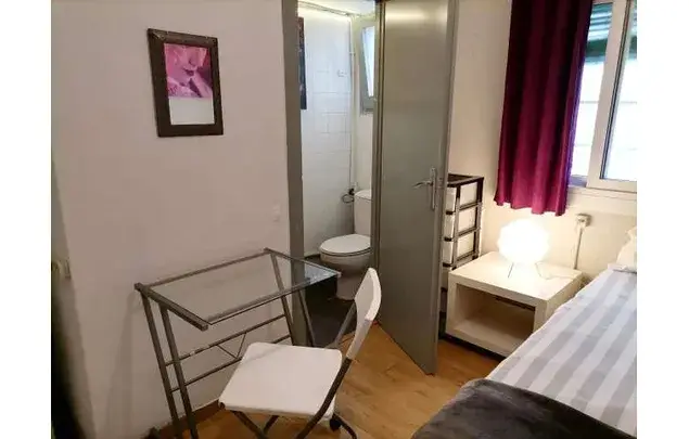 Habitacion en apartamento cerca de Sagrada Familia
