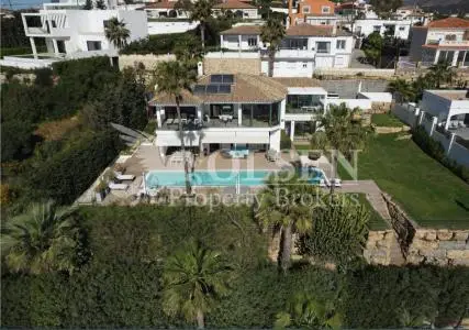 Casa Chalet en Venta Estepona Moderna Villa de Lujo con Vistas al Mar