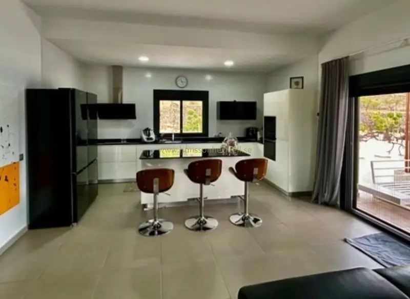 Villa en Venta Jumilla Moderna 3 Dormitorios Piscina Privada