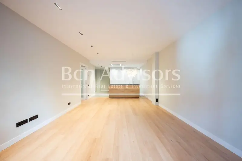 Piso Reformado en Sant Gervasi 128m2 3 habitaciones Patio