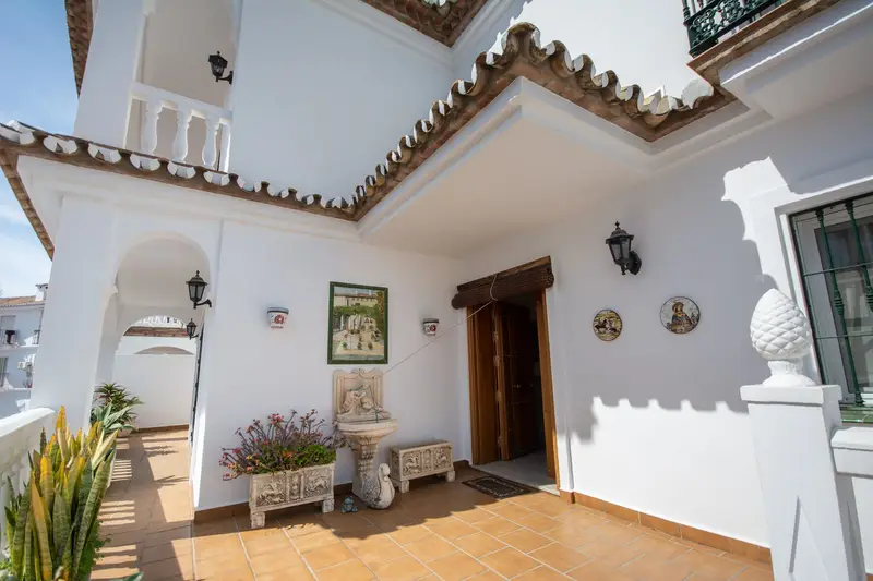Casa-Villa de 5 Dormitorios en venta Mijas, España