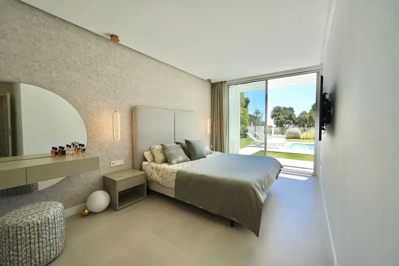 Villa de Lujo en Sotogrande Alto con Vistas al Mar y Golf