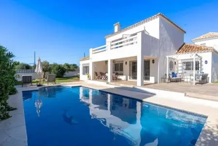 Casa en Los Porqueroles San Pedro Alcántara Villa de Lujo con Piscina Privada
