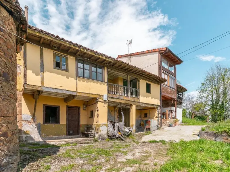 Chalet en Piloña Asturias para reformar con vistas impresionantes