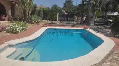 Chalet en Madrigal Villarreal 5 habitaciones 3 banos piscina garaje