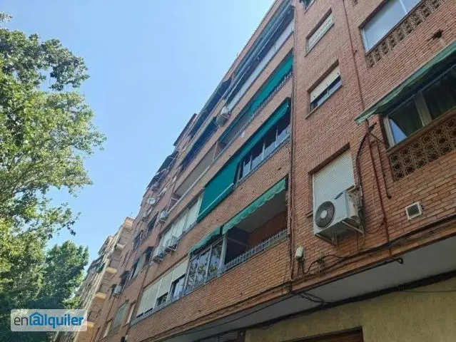 Alquiler piso estudiantes Hipercor Granada 3 dormitorios terraza