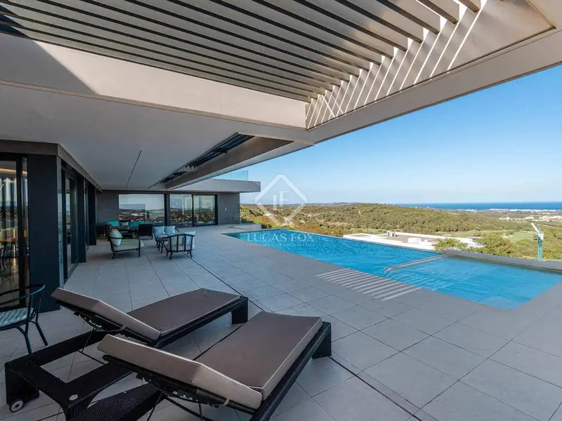 Chalet de Lujo en Sotogrande con Vistas al Mar y 5 Dormitorios