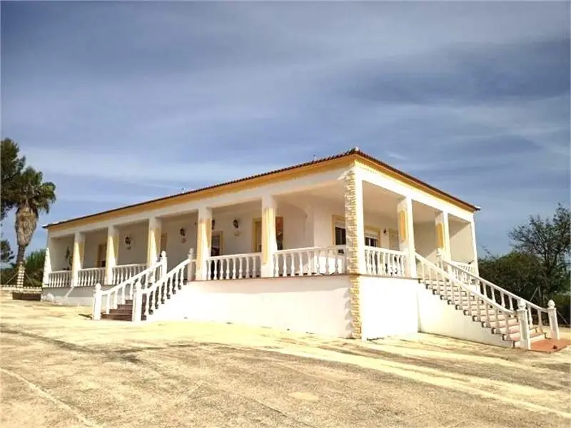 Chalet 305m2 con Piscina 500m2 en Los Arenales Aguilar de la Frontera
