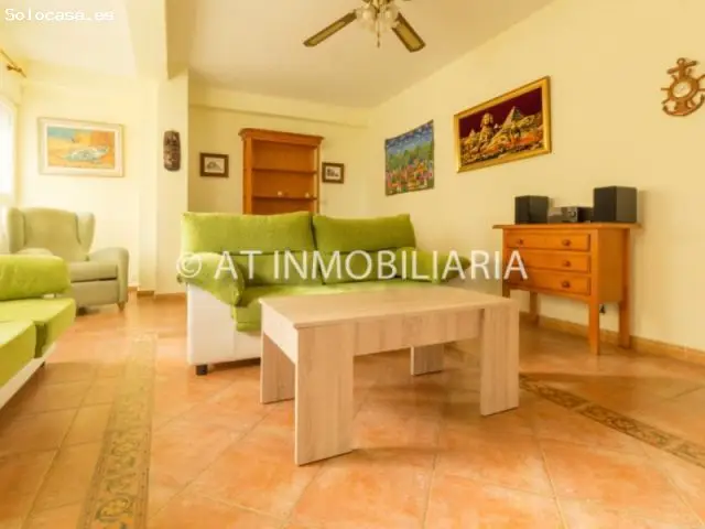Casa en Mahón Centro: 3 Dormitorios, Terraza, Excelente Ubicación