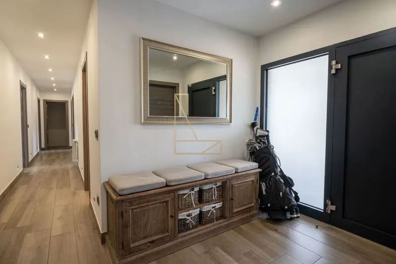 Chalet en Benidorm con Piscina Privada y 5 Dormitorios