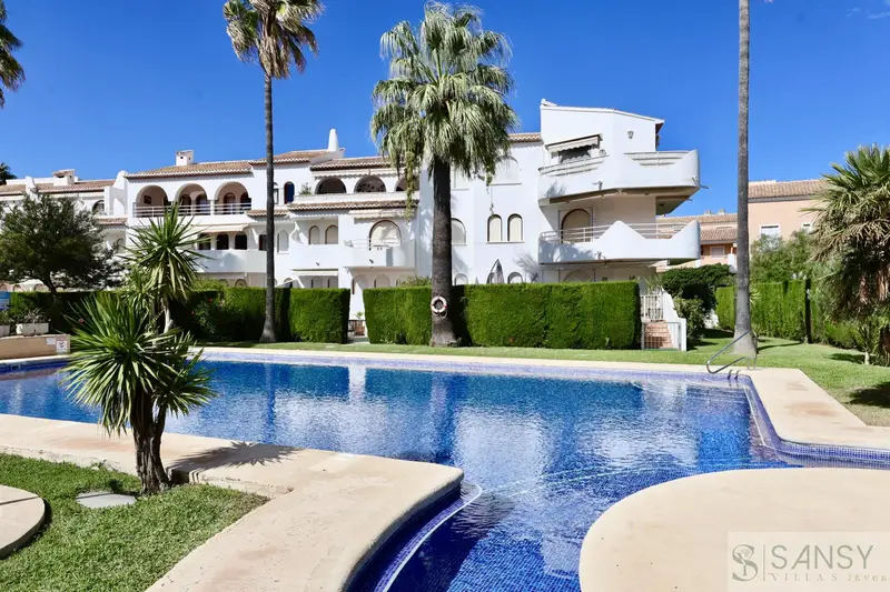 Planta Baja en Jávea con Piscina y Terraza - Cerca de la Playa