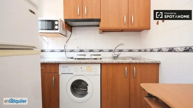 Apartamento Estudio con Balcón en Granada Centro