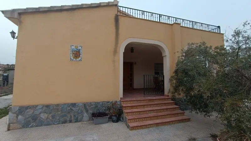 Chalet Independiente en Alicante con Gran Parcela
