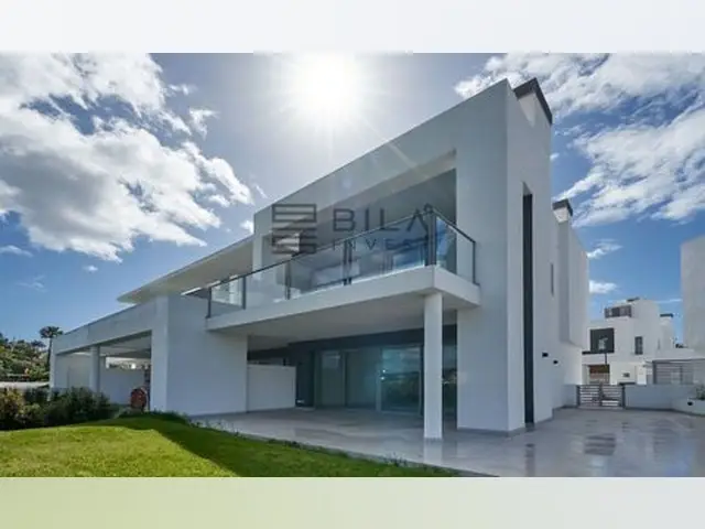 Villa en Venta Marbella 4 Dormitorios Amplia Terraza Piscina Vistas Panoramicas