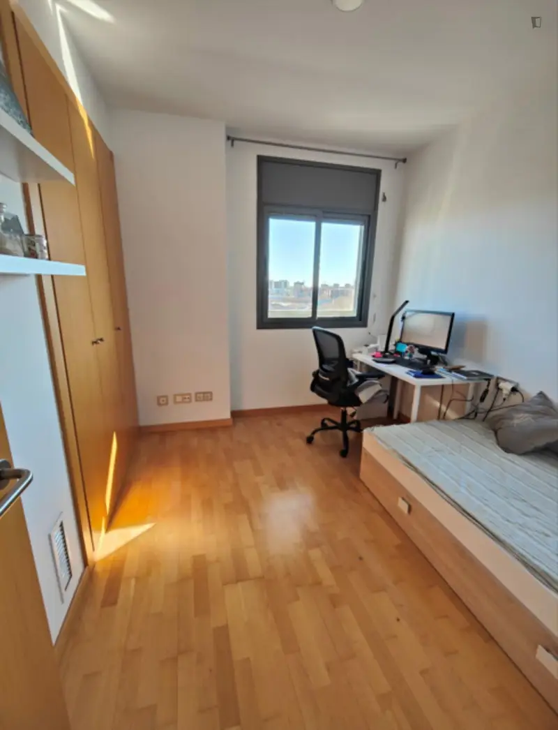 Habitacion individual con ba	ño privado en Sant Andreu para estudiantes