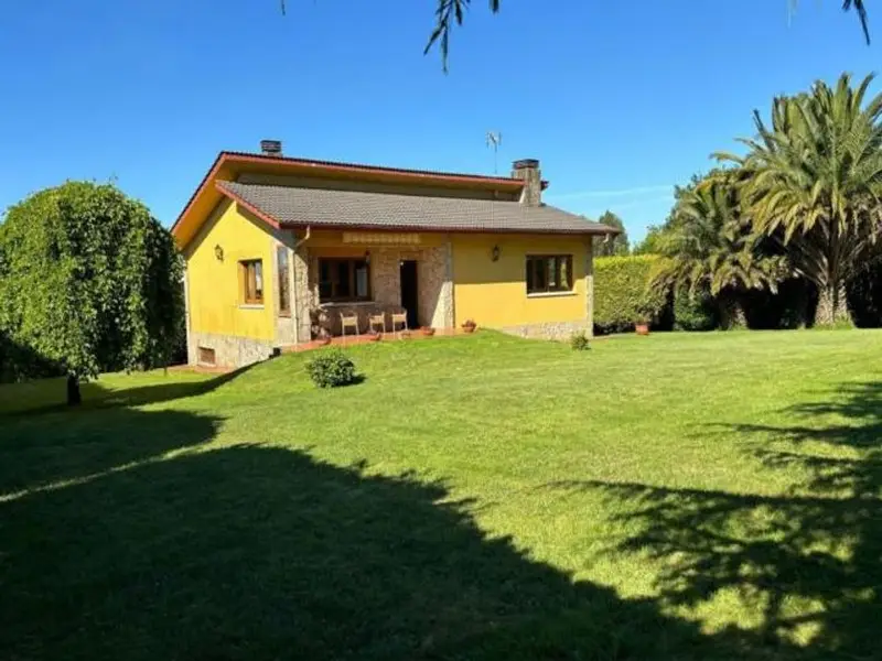 Chalet en Quintueles Asturias cerca de Gijon con jardin
