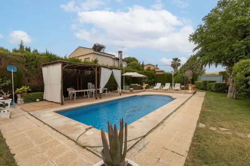 Chalet en Venta Otura Granada 286m2 7 Dormitorios Piscina Jardin
