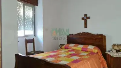 Casa en Venta en Nogueira de Ramuín: Antigua Reformada con Bodega y Garaje