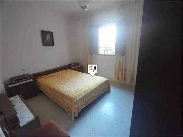 Casa Adosada en Velez de Benaudalla con Garaje Terraza y Trasteros