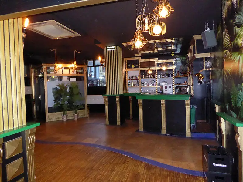 Local Comercial en Venta en Avilés: Música, Bar y Restaurante