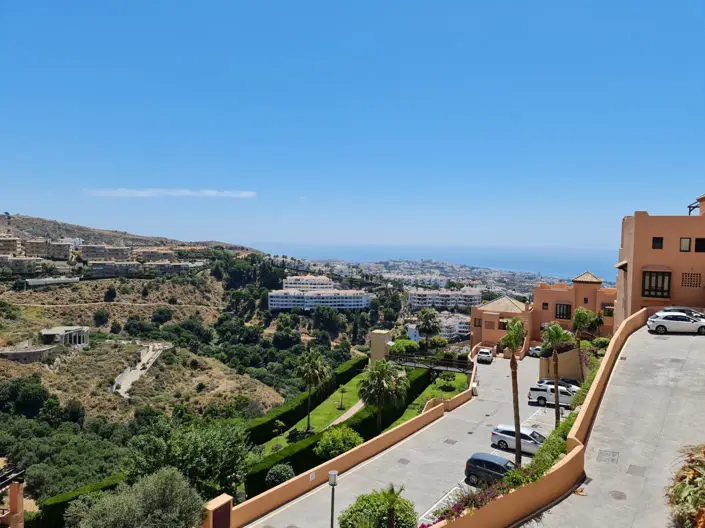 Apartamento 4 Dormitorios Calahonda Vistas Terrazas