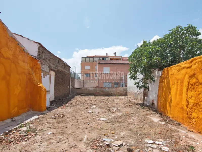 Terreno Urbanizable en Tejares para Casa Baja