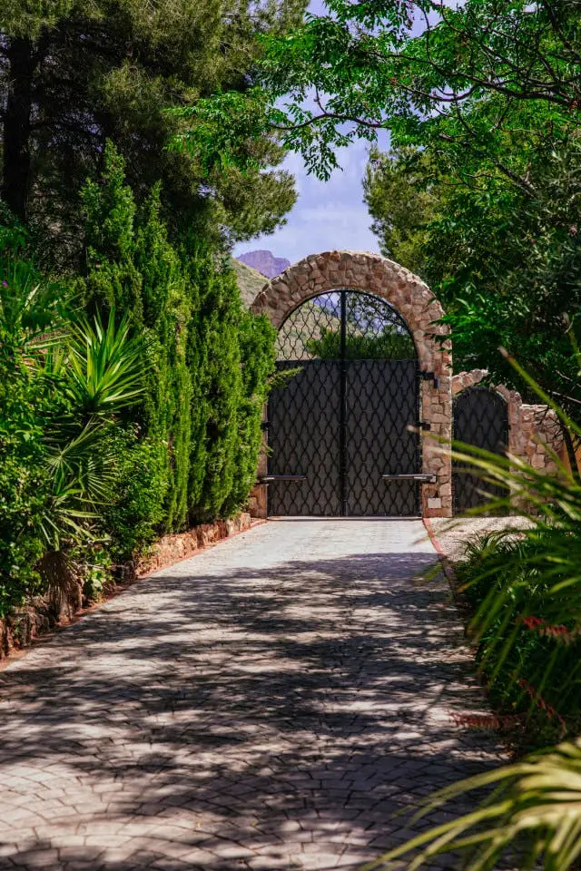Villa de Lujo Sierra Calderona: Retiro Consciente para Nómadas Digitales