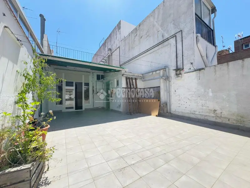 Casa adosada en venta Cerdanyola 220m2 3 habitaciones Parking 130m2