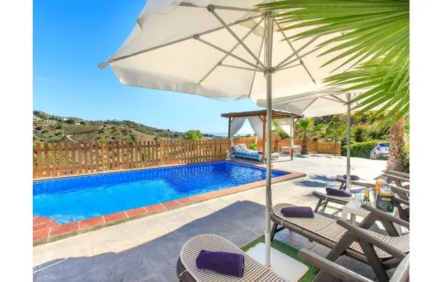 Alquiler Chalet 3 Dormitorios Frigiliana 450m2 Piscina Privada