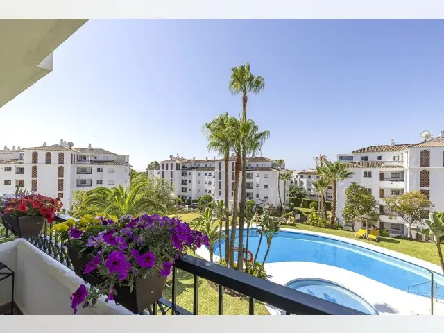 Piso de 2 Dormitorios en venta Calahonda, España