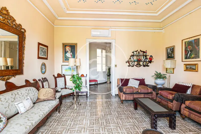 Apartamento Modernista en Paseo de Gracia a Reformar