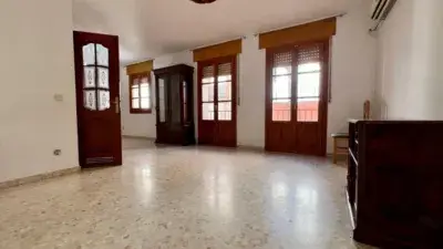 Piso en Venta Villafranca 3 Habitaciones 2 Baños Patio 30m2