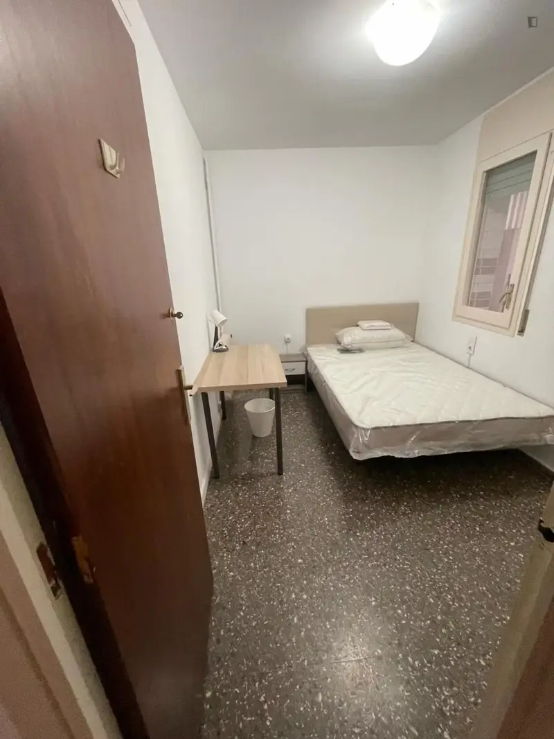 Habitacion Individual en Gracia Cerca Lesseps