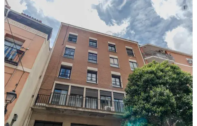 Rent 7 bedroom apartment in Madrid