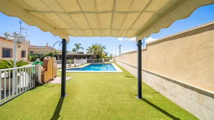 Villa en Venta 5 Dormitorios La Marina Costa Blanca