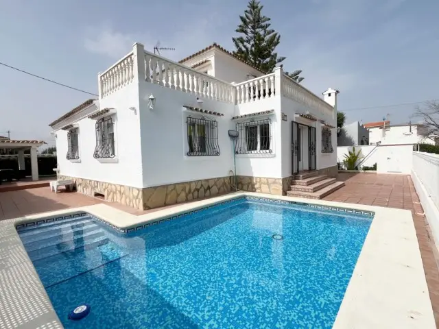 Casa-Villa de 3 Dormitorios en venta Los Poblets, España