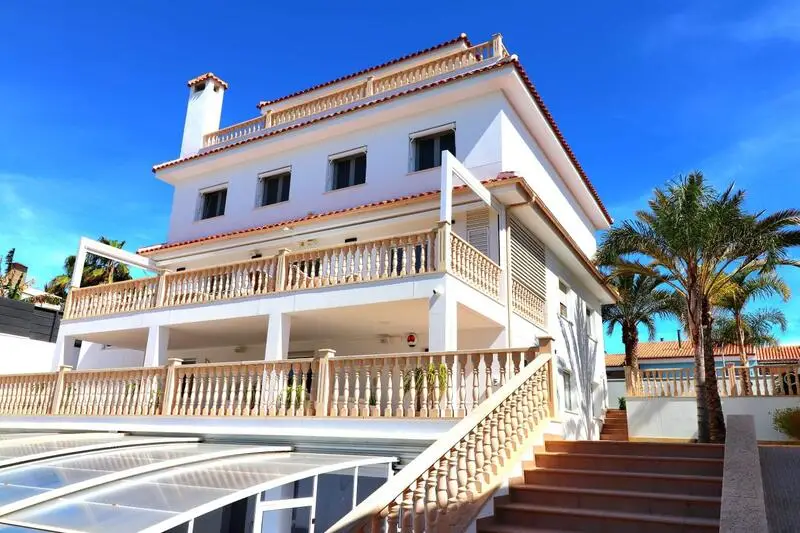 Villa de Lujo 5 Dormitorios Campoamor Cerca de la Playa