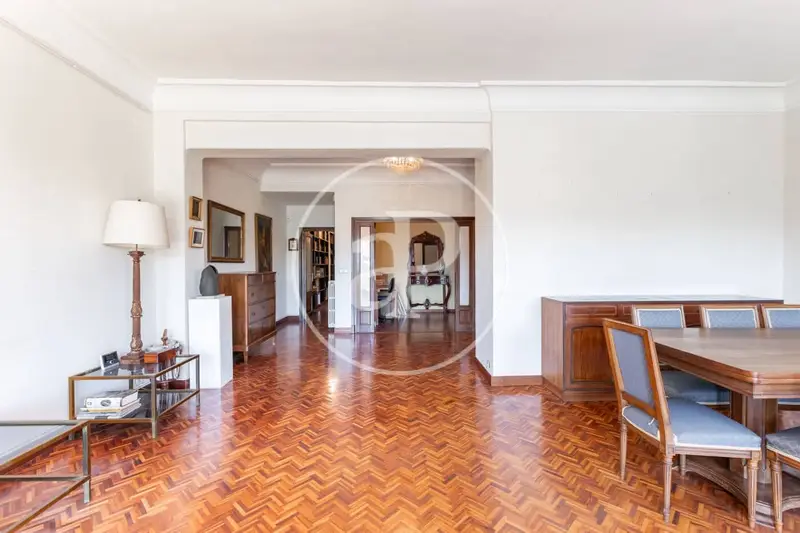 Apartamento en venta Gran Via Valencia con terraza y garaje