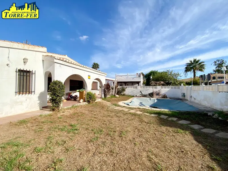 Chalet con chimenea en La Canada Almeria