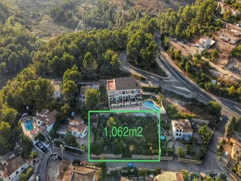 Solar Urbano en Alcalali Alicante: Ideal para construir varias viviendas