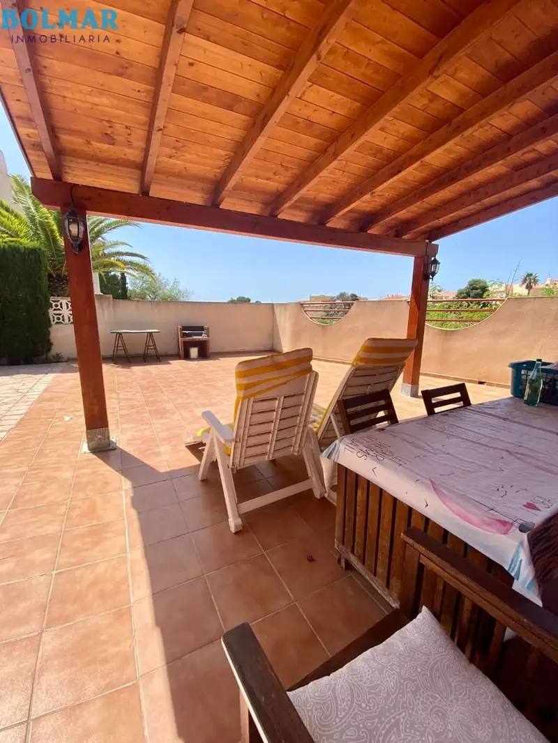 Chalet en Bolnuevo con Vistas al Mar y Piscina