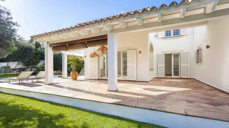Chalet en Venta en Santa Ponsa Mallorca Villa de Lujo con Piscina
