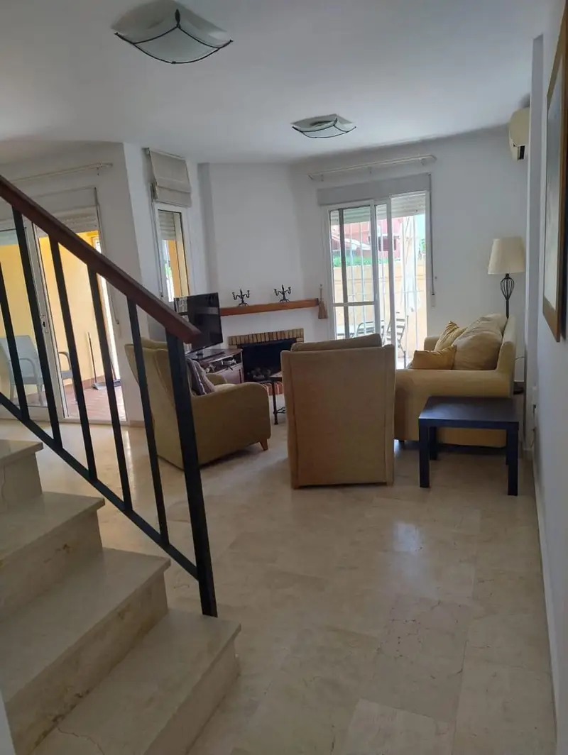 Adosado en alquiler en Los Pacos, Fuengirola, Málaga