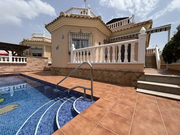 Villa en venta en Almoradi El Banet 2 dormitorios