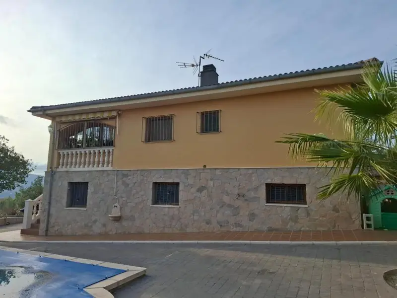 Chalet con Piscina en Benillup