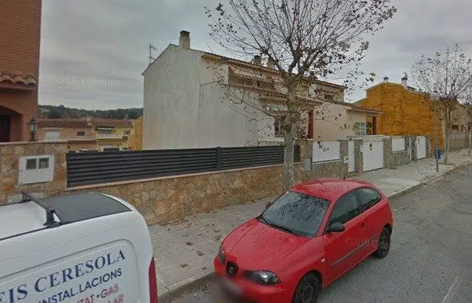 Venta Solar Canyelles 174m2 Centro Pueblo Casa Hilera