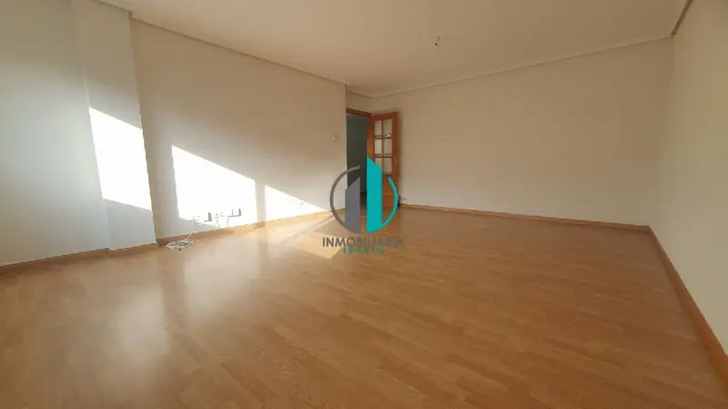 Venta Piso con piscina en San Adrián , Logroño - Ref: 3276
