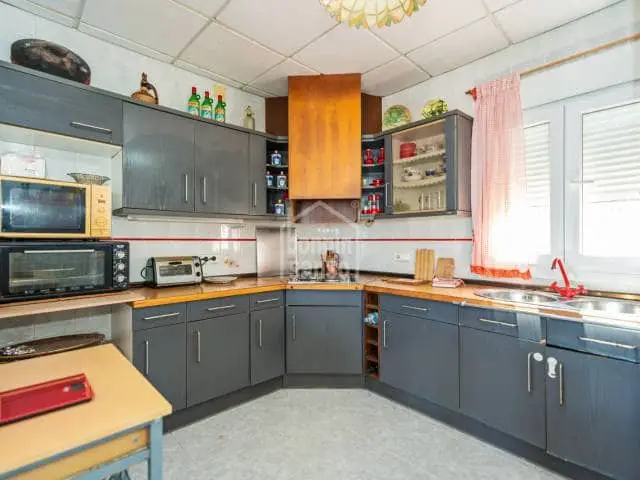 Chalet en venta en Es Mercadal con vistas al mar y acceso a embarcadero