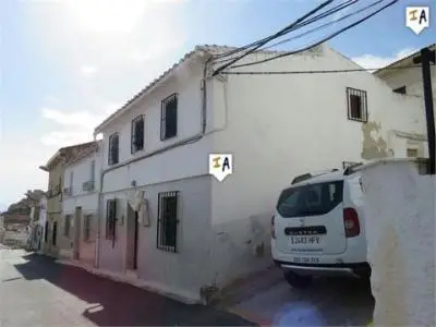 Casa de 3 Dormitorios en Alcaudete con Terreno