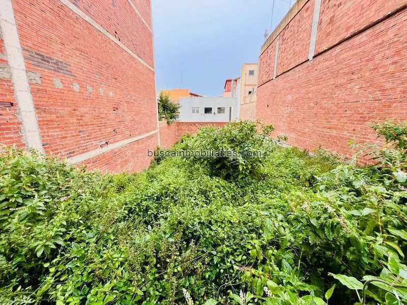 Solar Urbano en Figueres 243m2 Edificio Plurifamiliar 6 Viviendas